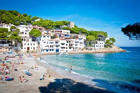 moving-abroad-for-retirement-estartit-the-haaven-that-started-all-01